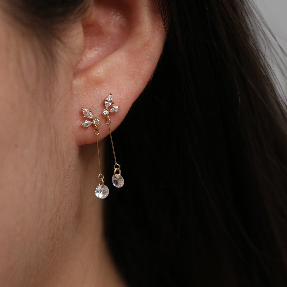Cubic wing drop earrings - Silver Whisper