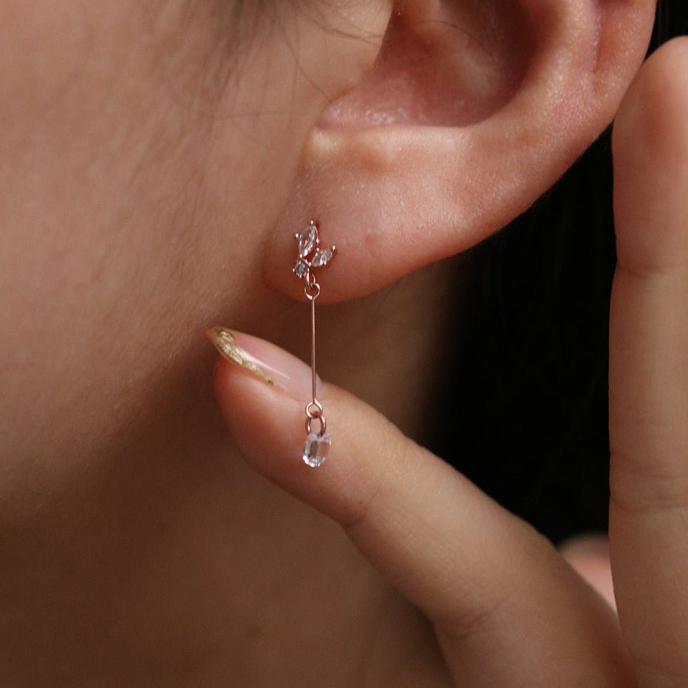 Cubic wing drop earrings - Silver Whisper