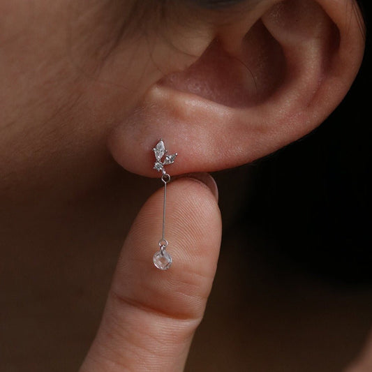 Cubic wing drop earrings - Silver Whisper