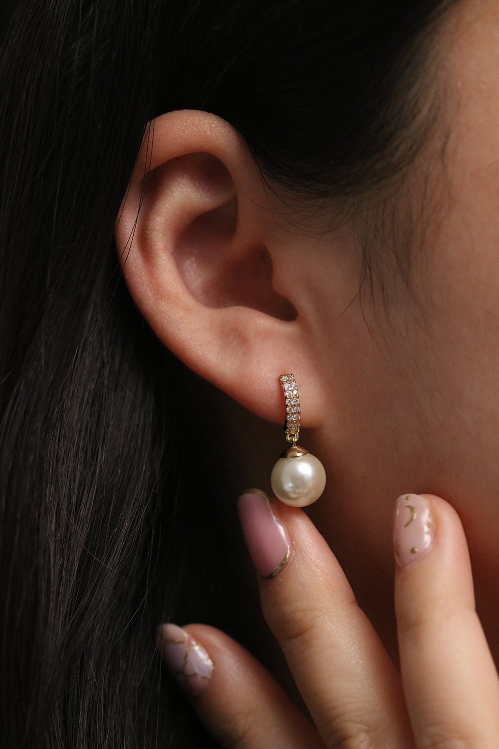 Elegant Pearl drop earrings - Silver Whisper