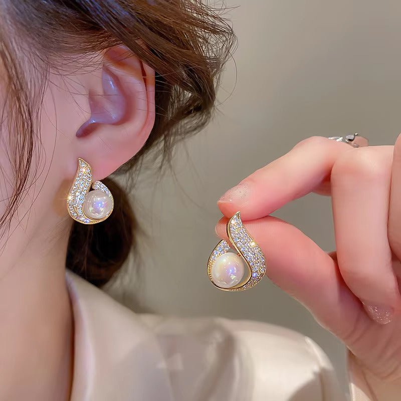 Elegant Teardrop Stud Pearl Earrings - Silver Whisper