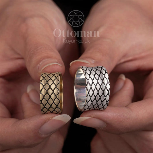 Snake Patterned Pair of Wedding Rings - Silver Whisper