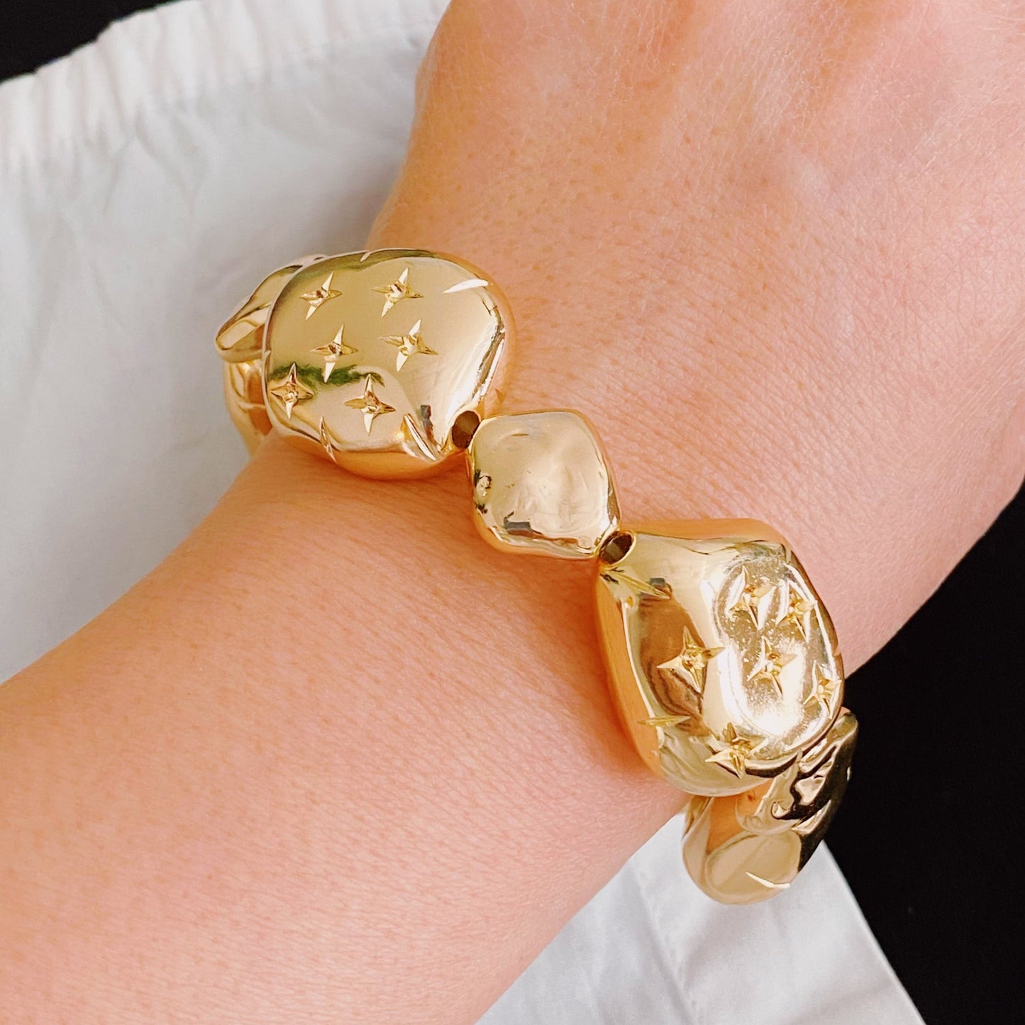 Starlight Golden Pebble Stretch Bracelet - Silver Whisper