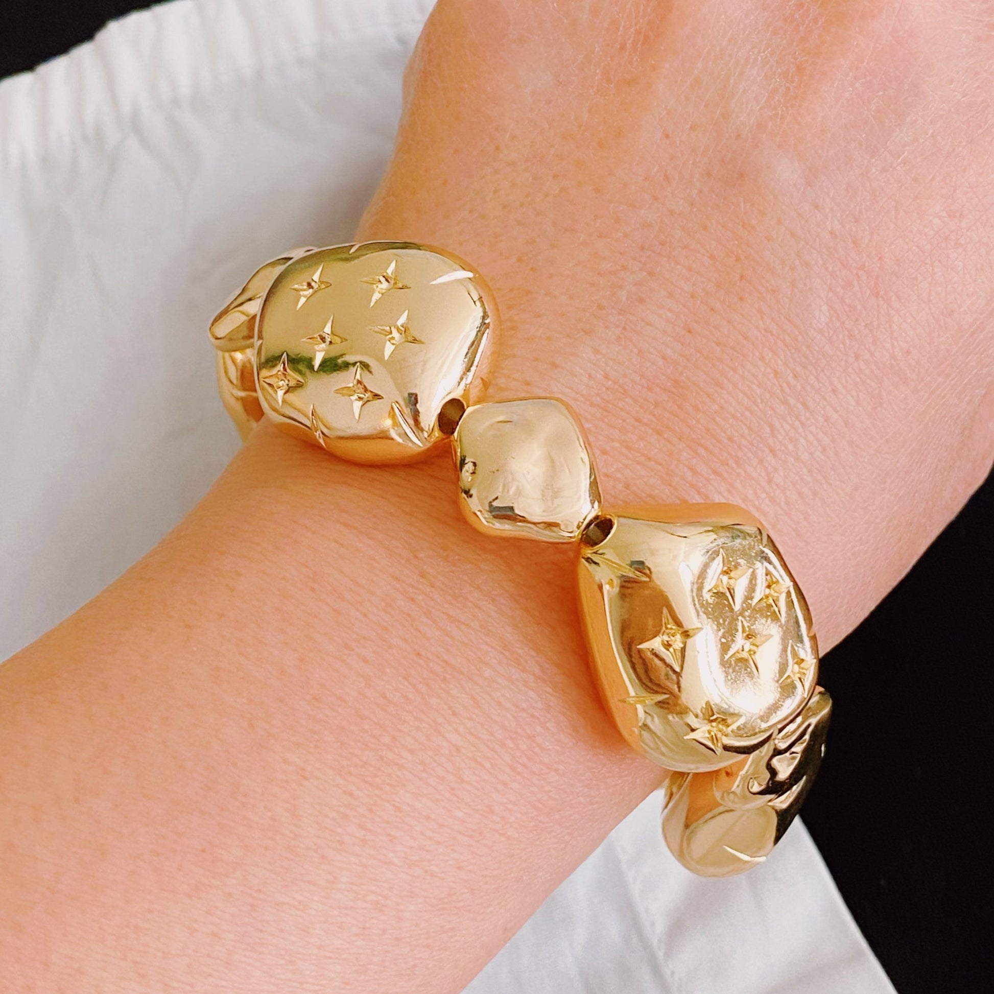 Starlight Golden Pebble Stretch Bracelet - Silver Whisper